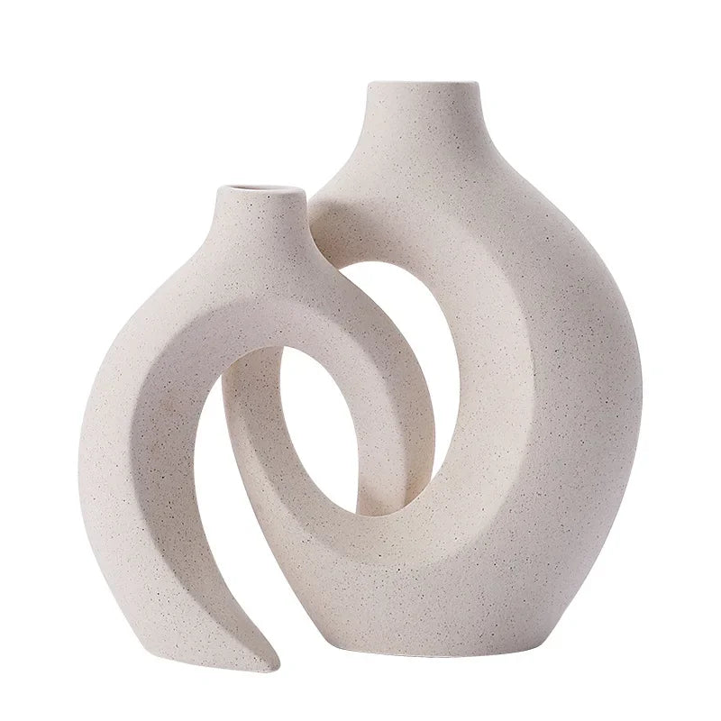 Nordic Ceramic Heart-shaped Vase for Bride's Wedding Gift Pampas Grass Living Room Bedroom Home Decoration Black White